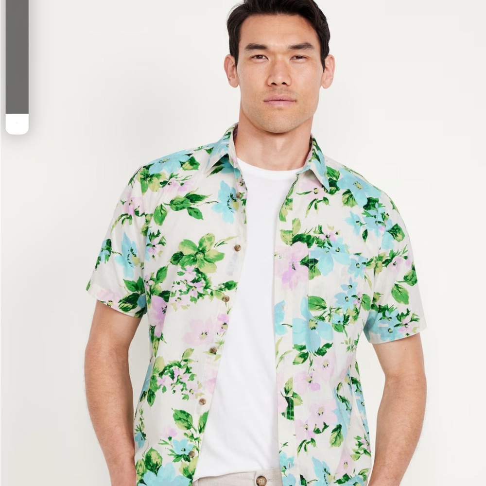 Men’s medium old navy classic fit everyday shirt